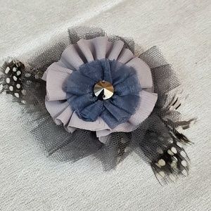 NEW LOFT Floral Tulle Feather  Pin Brooch #422